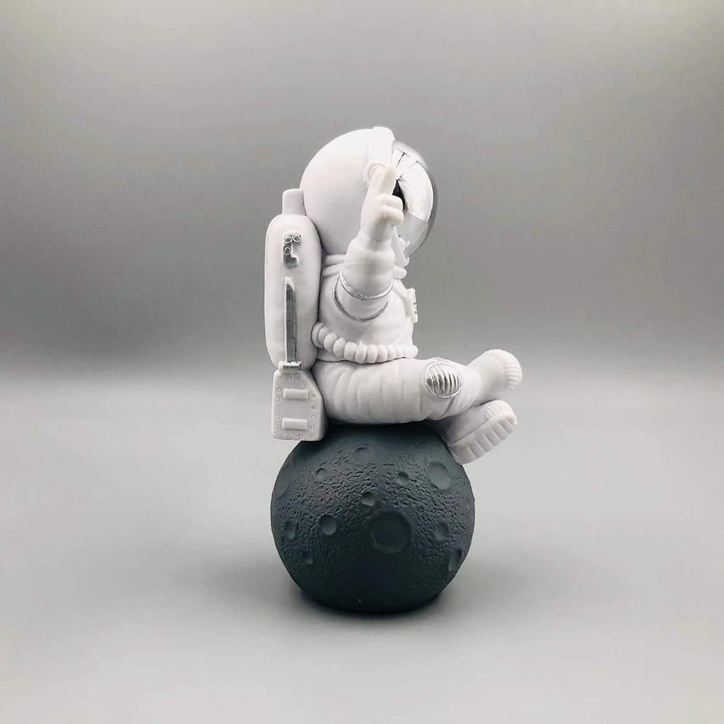 Figurine Astronaut Statue Spaceman Décor,Desktop & Tabletop Decorative Cute Mini Space Figure Ornament,Cake Toppers Decoration and Craft Gift(Silver and White Astronaut Figurine)
