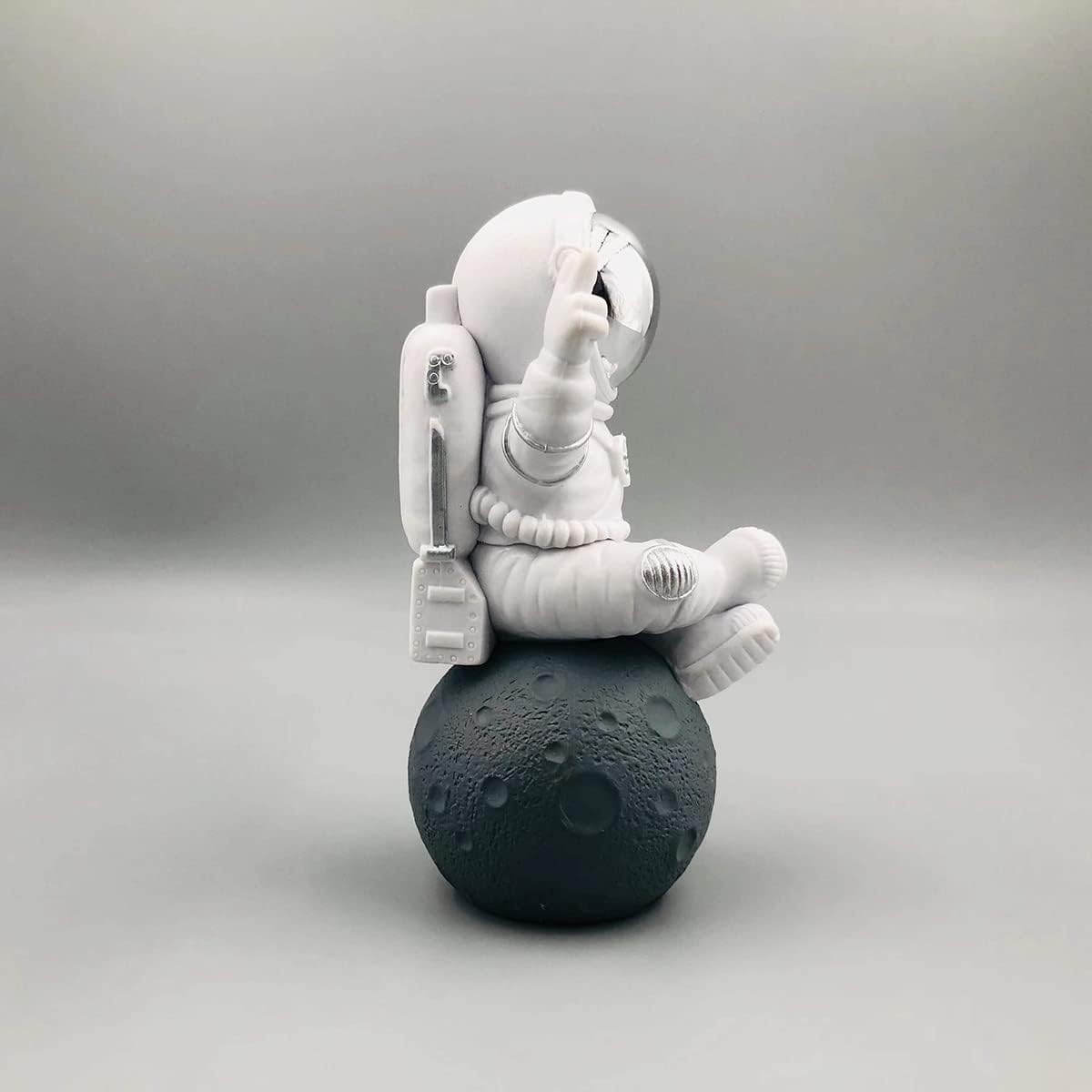 Figurine Astronaut Statue Spaceman Décor,Desktop & Tabletop Decorative Cute Mini Space Figure Ornament,Cake Toppers Decoration and Craft Gift(Silver and White Astronaut Figurine)