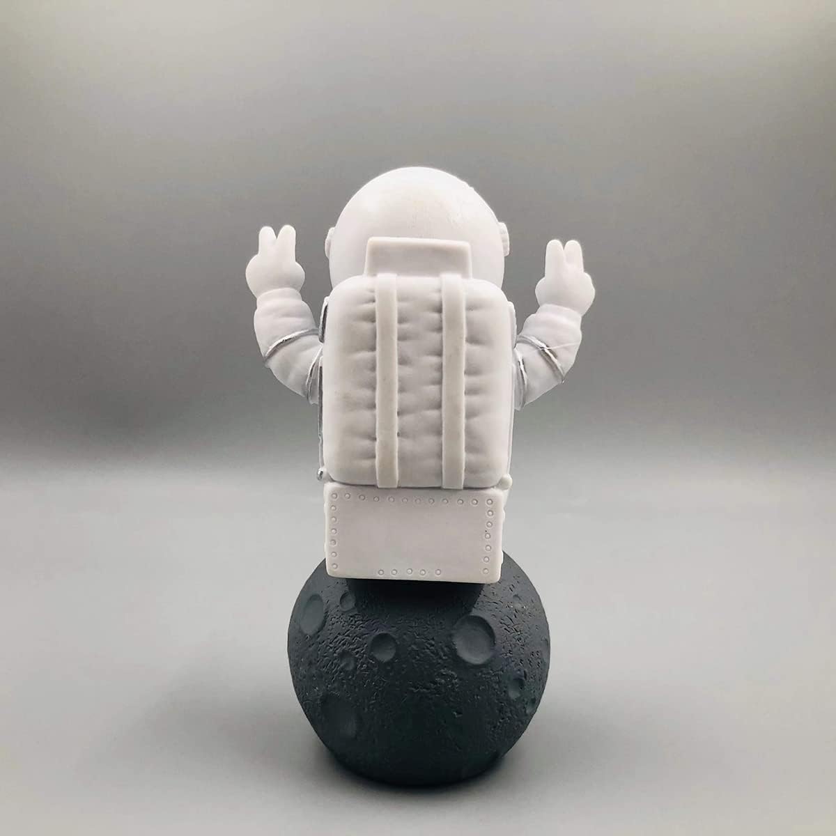 Figurine Astronaut Statue Spaceman Décor,Desktop & Tabletop Decorative Cute Mini Space Figure Ornament,Cake Toppers Decoration and Craft Gift(Silver and White Astronaut Figurine)