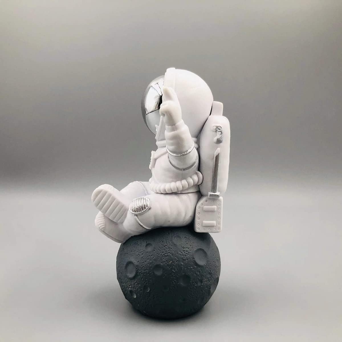 Figurine Astronaut Statue Spaceman Décor,Desktop & Tabletop Decorative Cute Mini Space Figure Ornament,Cake Toppers Decoration and Craft Gift(Silver and White Astronaut Figurine)